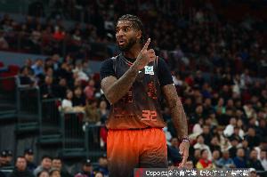 记者：马奎斯·克里斯不是上海男篮的引援目标